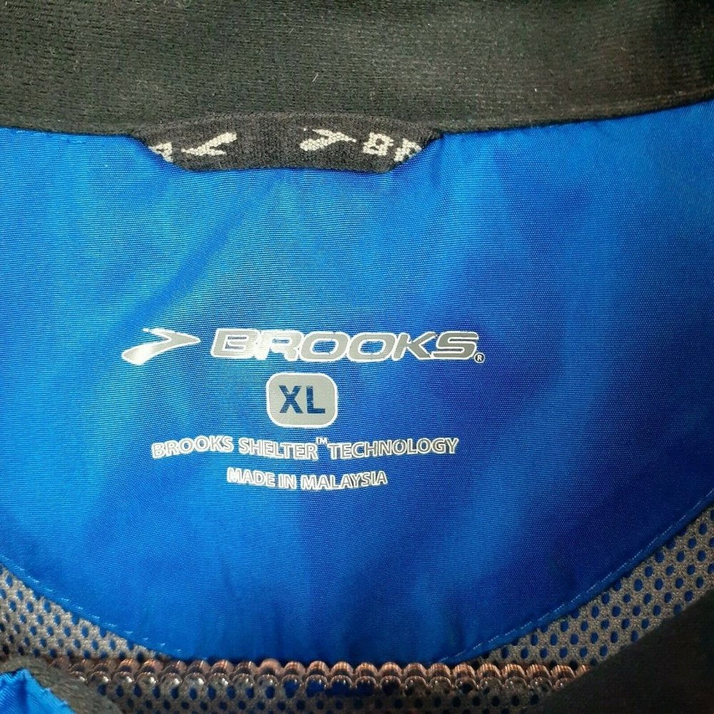 Brooks Shelter Technology Reflective Running Vest - Picture 2 of 3
